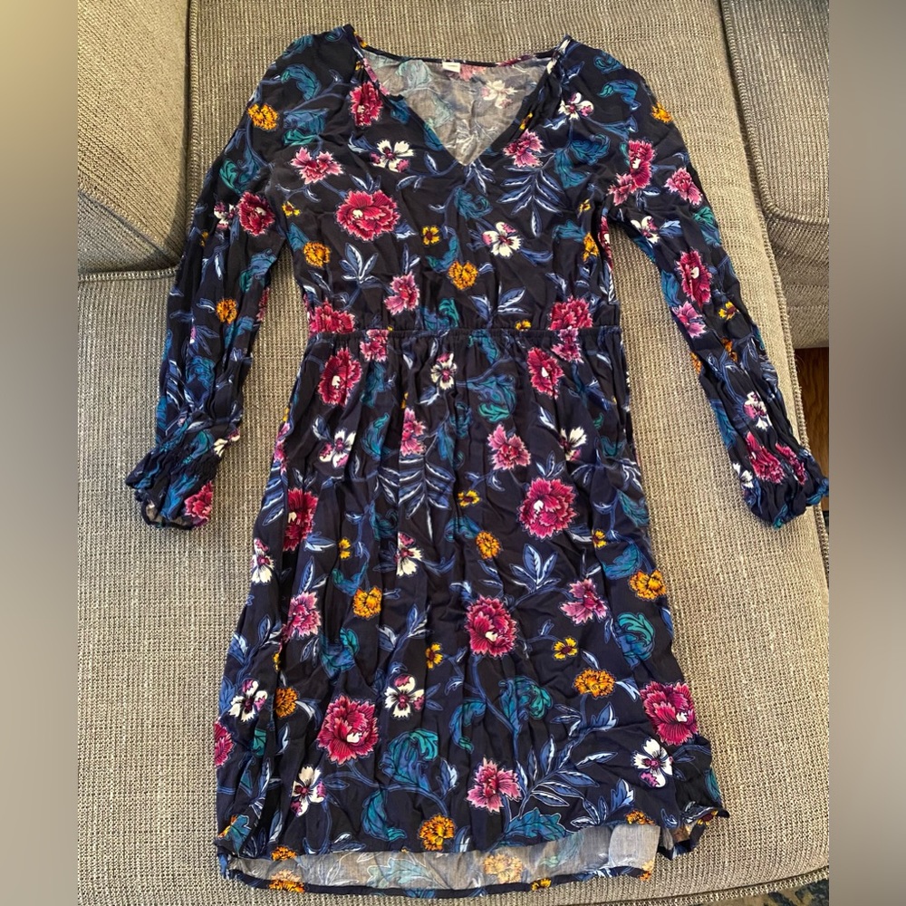 Old Navy floral dress. Size S. Only worn a couple times!